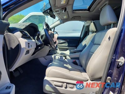 Zdjęcie 7 z 13 samochodu: 2017 HONDA PILOT TOURING VIN:5FNYF6H91HB066397 - miniatura