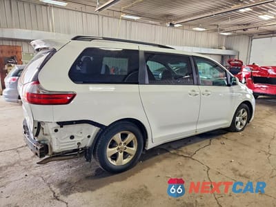 Trzecie zdjęcie samochodu z tyłu: 2017 TOYOTA SIENNA LE VIN:5TDKZ3DC5HS802993 - miniatura