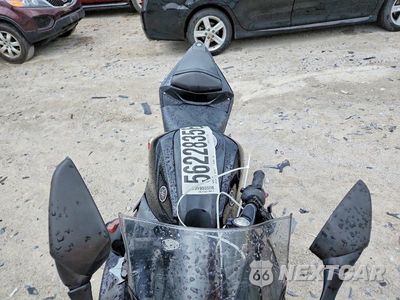 Piąte zdjęcie samochodu w środku: 2015 YAMAHA YZFR3 VIN:MH3RH06Y1FK009138 - miniatura