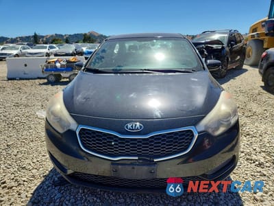 Piąte zdjęcie samochodu w środku: 2016 KIA FORTE LX VIN:KNAFK4A61G5611146 - miniatura