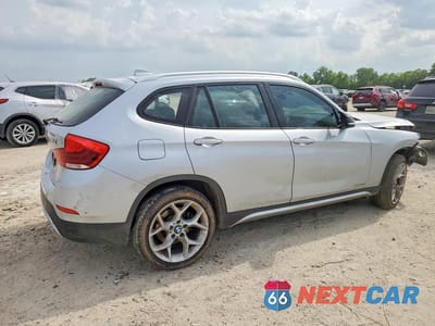 Trzecie zdjęcie samochodu z tyłu: 2015 BMW X1 XDRIVE28I VIN:WBAVL1C50FVY28150 - miniatura