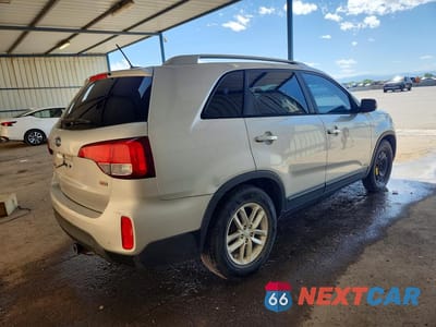Trzecie zdjęcie samochodu z tyłu: 2014 KIA SORENTO LX VIN:5XYKTDA71EG475001 - miniatura