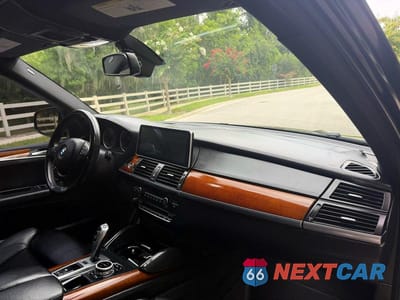 Zdjęcie 9 z 10 samochodu: 2013 BMW X5 M VIN:5YMGY0C53DLL15689 - miniatura