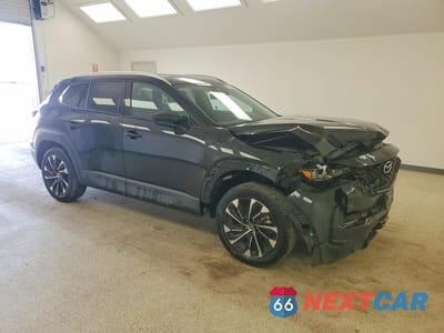 Czwarte zdjęcie samochodu z boku: 2026 MAZDA CX-50 PREMIUM PLUS VIN:7MMVAAEW1TN146145 - miniatura