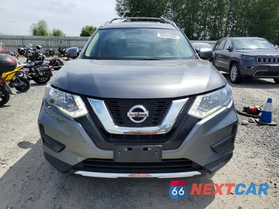 Piąte zdjęcie samochodu w środku: 2017 NISSAN ROGUE SV VIN:JN8AT2MV2HW024066 - miniatura