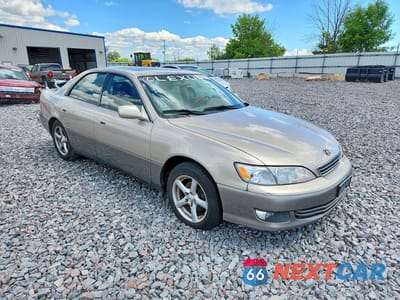 Czwarte zdjęcie samochodu z boku: 2000 LEXUS ES 300 VIN:JT8BF28G2Y0274718 - miniatura