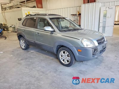 Czwarte zdjęcie samochodu z boku: 2008 HYUNDAI TUCSON SE VIN:KM8JN72D98U829597 - miniatura