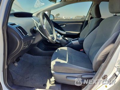 Zdjęcie 7 z 13 samochodu: 2014 TOYOTA PRIUS TWO VIN:JTDKN3DU8E0384500 - miniatura