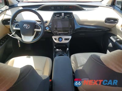 Zdjęcie 8 z 12 samochodu: 2017 TOYOTA PRIUS TWO VIN:JTDKBRFU5H3559250 - miniatura