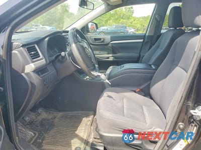 Zdjęcie 7 z 13 samochodu: 2015 TOYOTA HIGHLANDER LE VIN:5TDBKRFH7FS219256 - miniatura