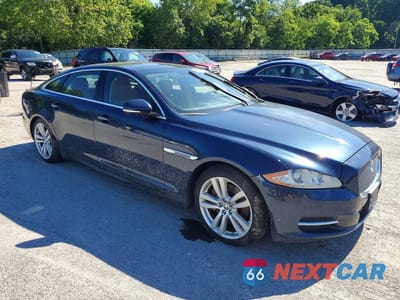 Czwarte zdjęcie samochodu z boku: 2013 JAGUAR XJL PORTFOLIO VIN:SAJWJ2GD9D8V50429 - miniatura