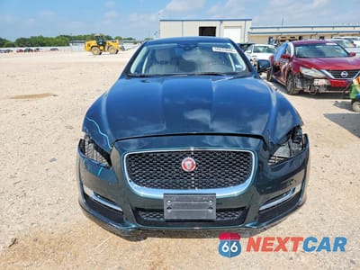 Piąte zdjęcie samochodu w środku: 2019 JAGUAR XJ R - SPORT VIN:SAJWA1C78K8W19456 - miniatura