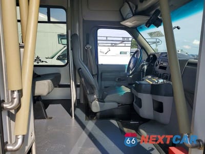 Piąte zdjęcie samochodu w środku: 2015 FORD E350 SHUTTLE BUS VIN:1FDEE3FL1FDA27862 - miniatura