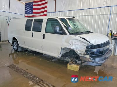Czwarte zdjęcie samochodu z boku: 2020 CHEVROLET EXPRESS 2500 CARGO DELIVERY VAN VIN:1GCWGBFGXL1188420 - miniatura
