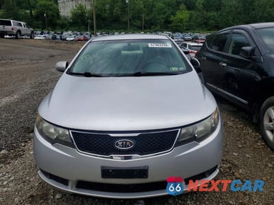 Piąte zdjęcie samochodu w środku: 2010 KIA FORTE EX VIN:KNAFU4A27A5858038 - miniatura