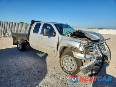 Czwarte zdjęcie samochodu z boku: 2011 GMC SIERRA K1500 SLT VIN:1GTR2WE32BZ212758 - miniatura