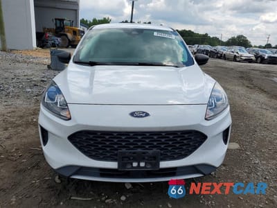 Piąte zdjęcie samochodu w środku: 2021 FORD ESCAPE S VIN:1FMCU0F60MUA09918 - miniatura