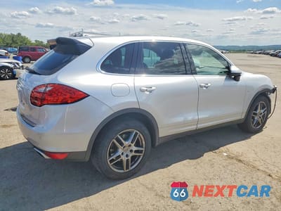 Trzecie zdjęcie samochodu z tyłu: 2013 PORSCHE CAYENNE VIN:WP1AF2A2XDLA39924 - miniatura