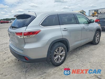 Trzecie zdjęcie samochodu z tyłu: 2016 TOYOTA HIGHLANDER LE PLUS VIN:5TDBKRFHXGS307722 - miniatura