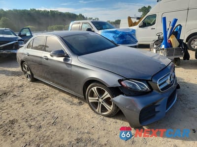 Czwarte zdjęcie samochodu z boku: 2017 MERCEDES-BENZ E 300 4MATIC VIN:WDDZF4KB7HA076113 - miniatura