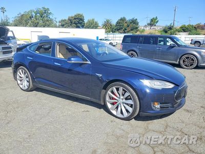 Czwarte zdjęcie samochodu z boku: 2014 TESLA MODEL S VIN:5YJSA1H16EFP50116 - miniatura