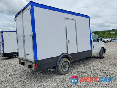 Trzecie zdjęcie samochodu z tyłu: 2024 FORD E350 REFRIGERATED BOX TRUCK VIN:1FDWE3FN2RDD19580 - miniatura