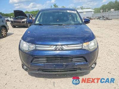 Piąte zdjęcie samochodu w środku: 2014 MITSUBISHI OUTLANDER SE VIN:JA4AZ3A32EZ013785 - miniatura