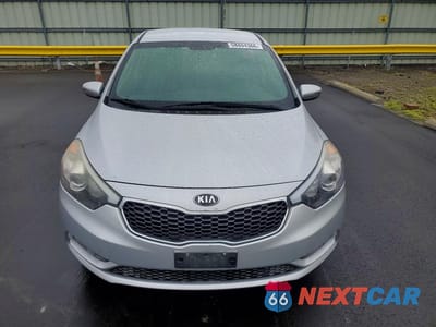Piąte zdjęcie samochodu w środku: 2015 KIA FORTE LX VIN:KNAFX4A62F5340498 - miniatura