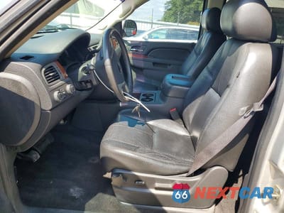 Zdjęcie 7 z 13 samochodu: 2012 GMC YUKON XL K1500 SLT VIN:1GKS2KE72CR136431 - miniatura