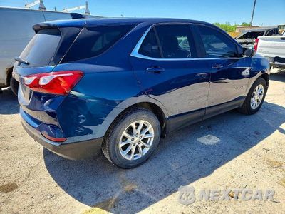 Trzecie zdjęcie samochodu z tyłu: 2021 CHEVROLET EQUINOX LT VIN:2GNAXKEV0M6102631 - miniatura