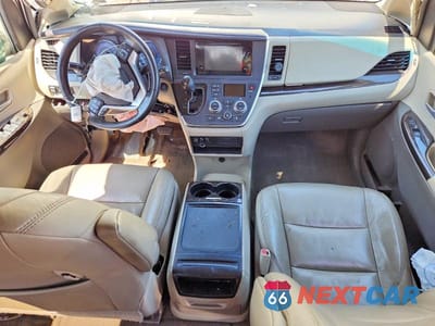 Zdjęcie 8 z 13 samochodu: 2015 TOYOTA SIENNA XLE 8-PASSENGER VIN:5TDYK3DCXFS573156 - miniatura