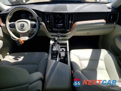 Zdjęcie 8 z 13 samochodu: 2021 VOLVO XC60 T5 MOMENTUM VIN:YV4102RK9M1846659 - miniatura