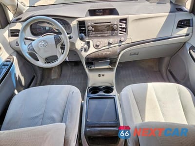 Zdjęcie 8 z 13 samochodu: 2011 TOYOTA SIENNA LE VIN:5TDJK3DCXBS008823 - miniatura