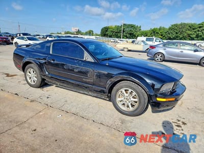 Czwarte zdjęcie samochodu z boku: 2005 FORD MUSTANG VIN:1ZVFT80NX55154573 - miniatura