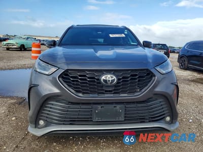 Piąte zdjęcie samochodu w środku: 2021 TOYOTA HIGHLANDER XSE VIN:5TDLZRAH5MS068907 - miniatura
