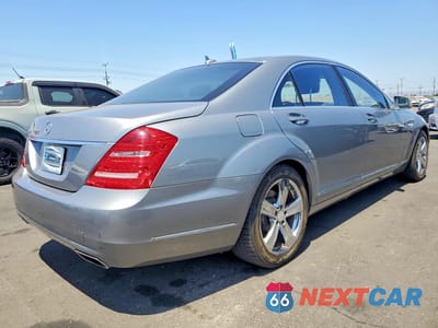 Trzecie zdjęcie samochodu z tyłu: 2012 MERCEDES-BENZ S 550 VIN:WDDNG7DB1CA490863 - miniatura