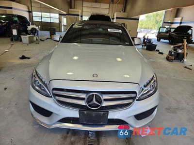 Piąte zdjęcie samochodu w środku: 2015 MERCEDES-BENZ C 300 4MATIC VIN:55SWF4KB1FU095417 - miniatura