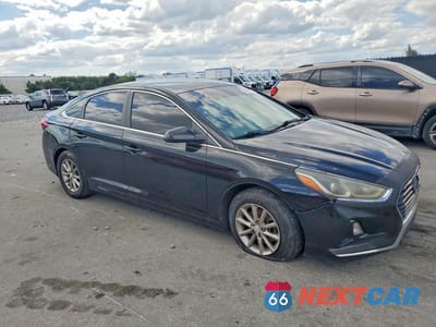 Czwarte zdjęcie samochodu z boku: 2018 HYUNDAI SONATA SE VIN:5NPE24AF6JH664298 - miniatura