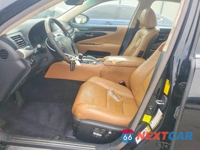 Zdjęcie 7 z 12 samochodu: 2013 LEXUS LS 460 VIN:JTHBL5EF9D5115052 - miniatura