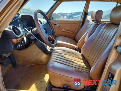 Zdjęcie 7 z 12 samochodu: 1984 MERCEDES-BENZ 300 DT VIN:WDBAB33A0EA036243 - miniatura