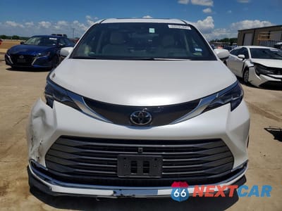 Piąte zdjęcie samochodu w środku: 2026 TOYOTA SIENNA PLATINUM 7-PASSENGER VIN:5TDESKFC6TS235923 - miniatura