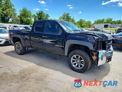 Czwarte zdjęcie samochodu z boku: 2009 CHEVROLET SILVERADO K2500 HEAVY DUTY LT VIN:1GCHK59K49E149400 - miniatura