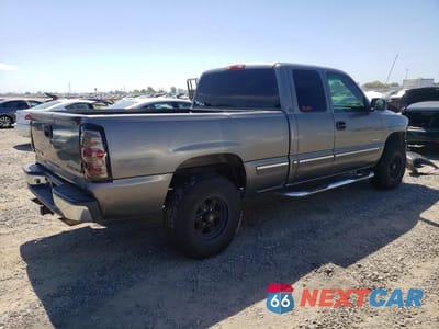 Trzecie zdjęcie samochodu z tyłu: 2001 CHEVROLET SILVERADO K1500 VIN:2GCEK19T711337855 - miniatura