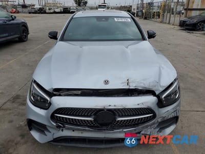 Piąte zdjęcie samochodu w środku: 2021 MERCEDES-BENZ E 350 VIN:W1KZF8DB3MA930271 - miniatura