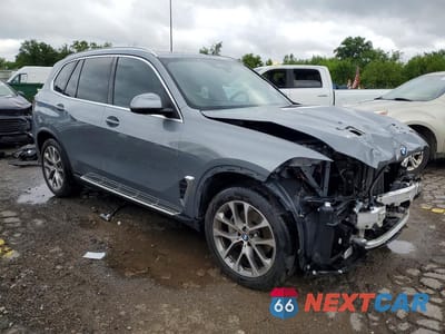 Czwarte zdjęcie samochodu z boku: 2025 BMW X5 XDRIVE40I VIN:5UX23EU02S9X56191 - miniatura