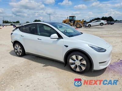 Czwarte zdjęcie samochodu z boku: 2023 TESLA MODEL Y VIN:7SAYGDEE8PA067824 - miniatura