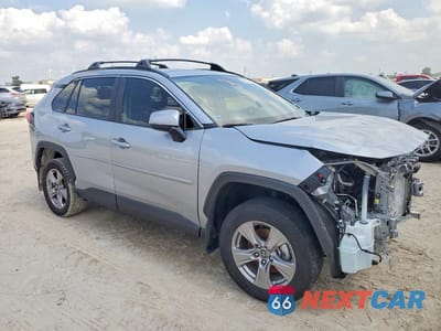 Czwarte zdjęcie samochodu z boku: 2025 TOYOTA RAV4 XLE VIN:2T3W1RFV6SW409519 - miniatura