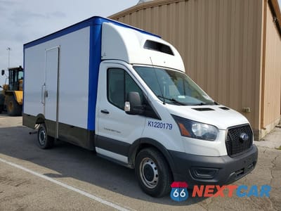 Czwarte zdjęcie samochodu z boku: 2022 FORD TRANSIT DELIVERY TRUCK VIN:1FDBW5Z85NKA39641 - miniatura
