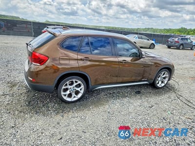 Trzecie zdjęcie samochodu z tyłu: 2015 BMW X1 SDRIVE28I VIN:WBAVM1C55FV318485 - miniatura