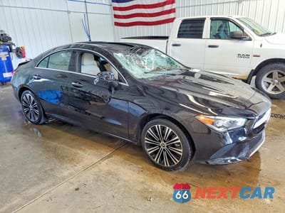 Czwarte zdjęcie samochodu z boku: 2023 MERCEDES-BENZ CLA 250 4MATIC VIN:W1K5J4HB2PN363015 - miniatura